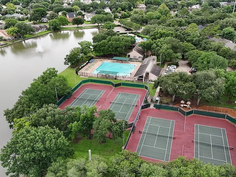 2711 Colony Dr — Photo 27