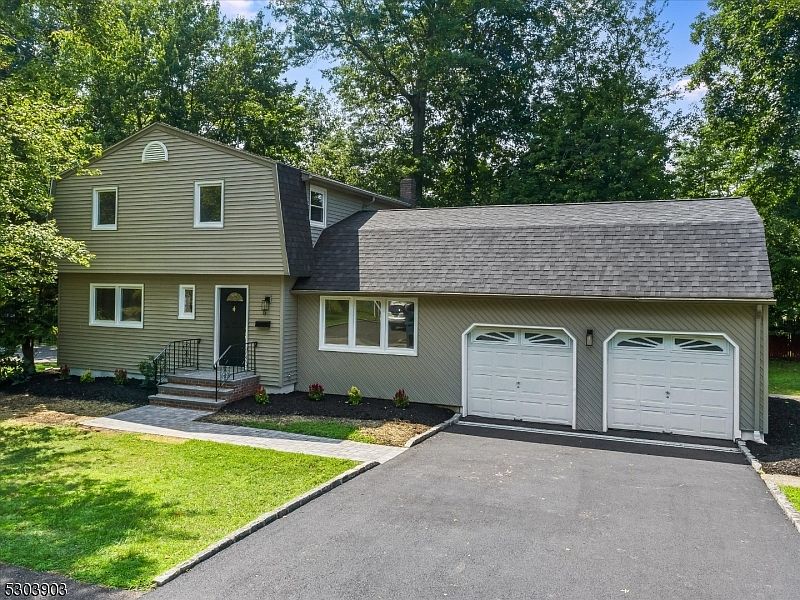 1st image of 6 Trombley Dr