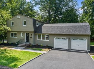 6 Trombley Dr, Livingston, NJ 07039