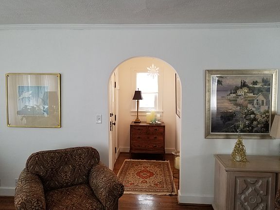 2nd image of 615 W North St