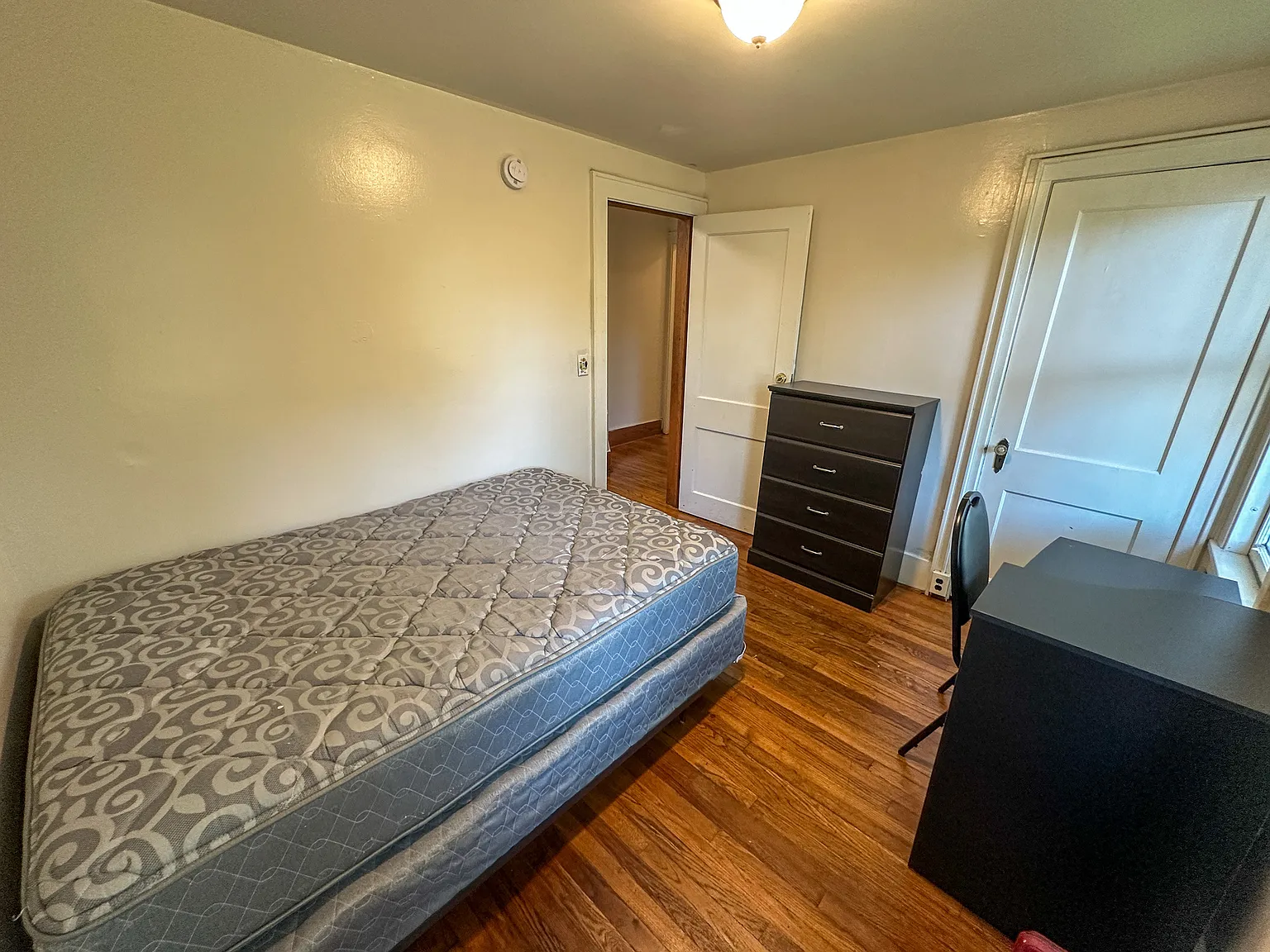 6 bedroom house for 27/28 School Year — Photo 1
