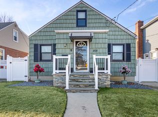205 Goldenrod Ave, Franklin Square, NY 11010