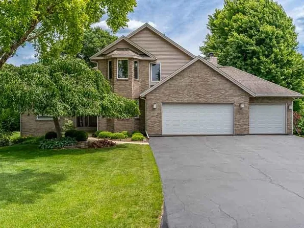 11307 Ridgecrest Dr, Roscoe, IL 61073