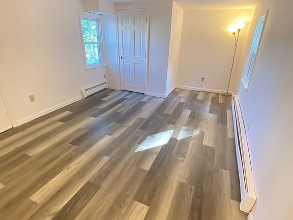 4th image of 156 Chestnut St Floor 1