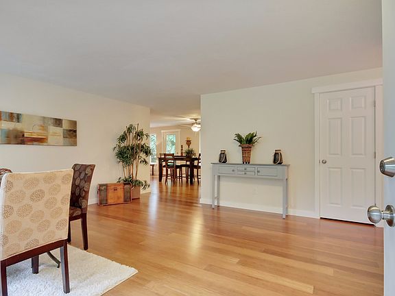 3rd image of 11504 188th Avenue Ct E