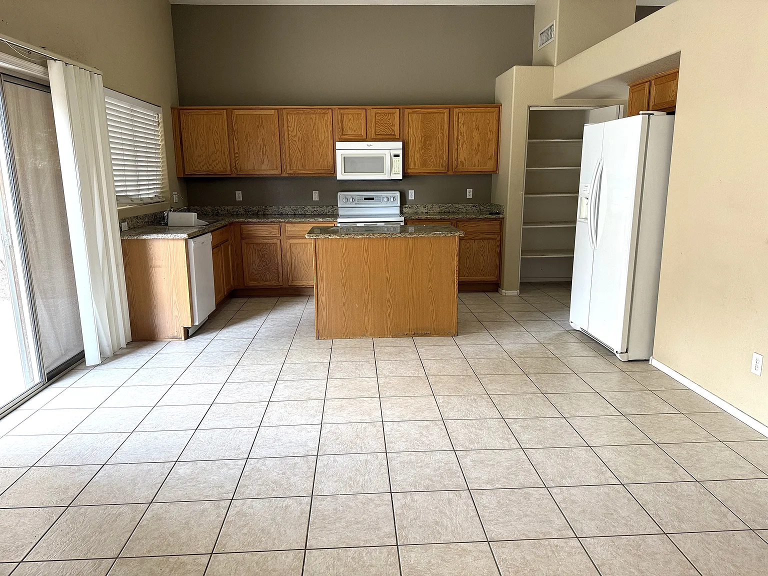3 bed, 2127 sqft, $2,550 — Photo 4