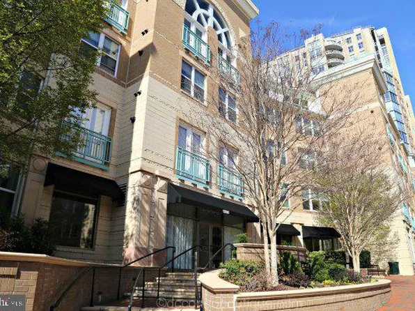 12000 Market St APT 172, Reston, VA 20190