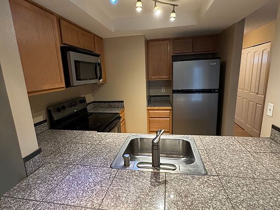 4th image of 951-965 26th Pl NE #951