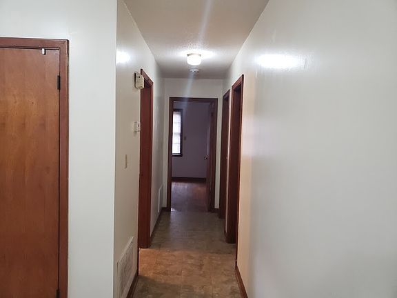 5th image of 908 SE Maynard Rd