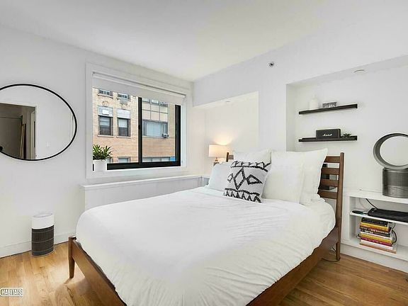 3rd image of 101 W 15th St APT 323