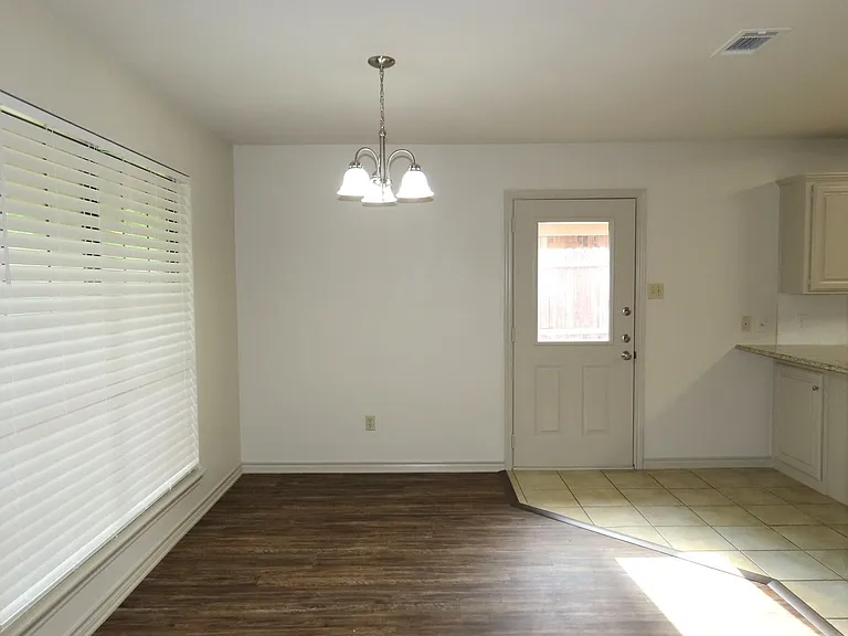 705 Kelli — Photo 9