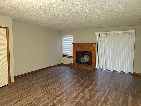 2nd image of 474 Newport Dr