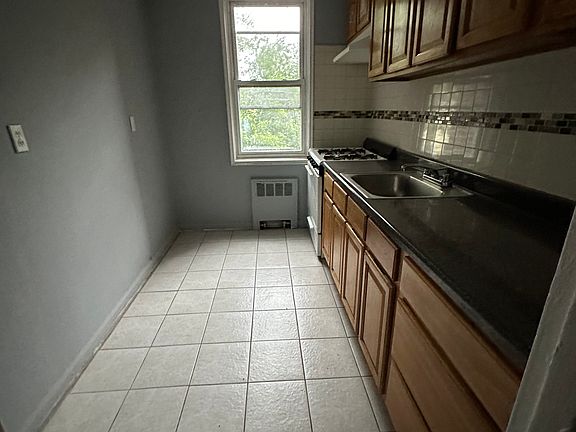 5th image of 103 Chancellor Ave #A-43