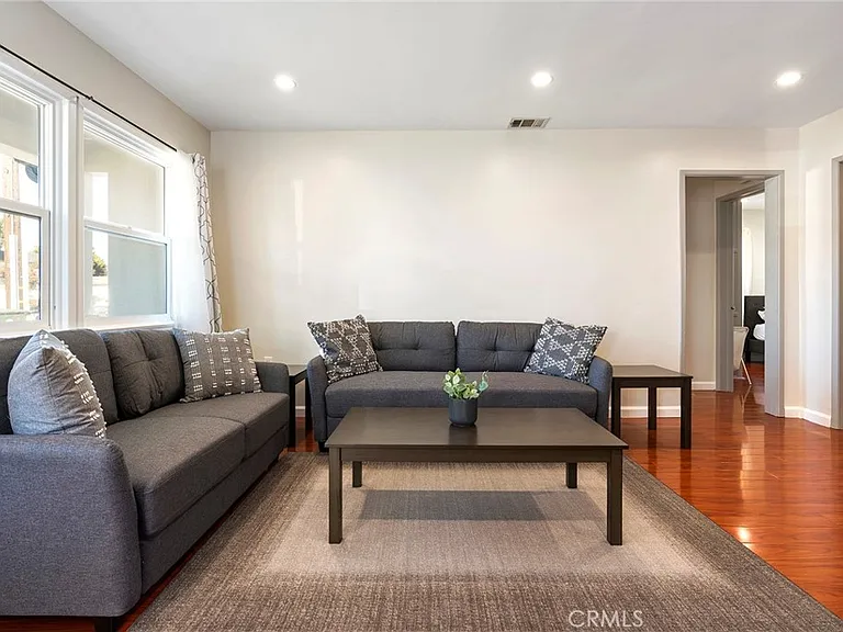 18228 Regina Ave — Photo 5