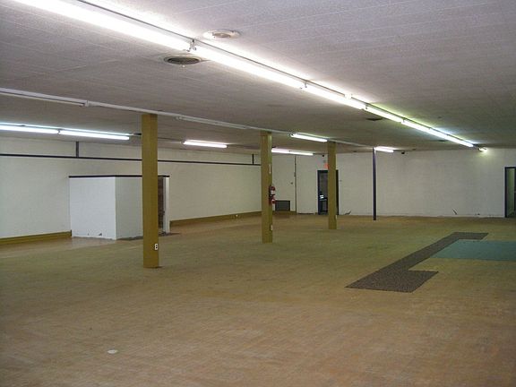 9,270 +/- sf Commercial / Retail Space
