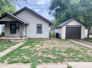 814 E 17th Ave, Winfield, KS 67156