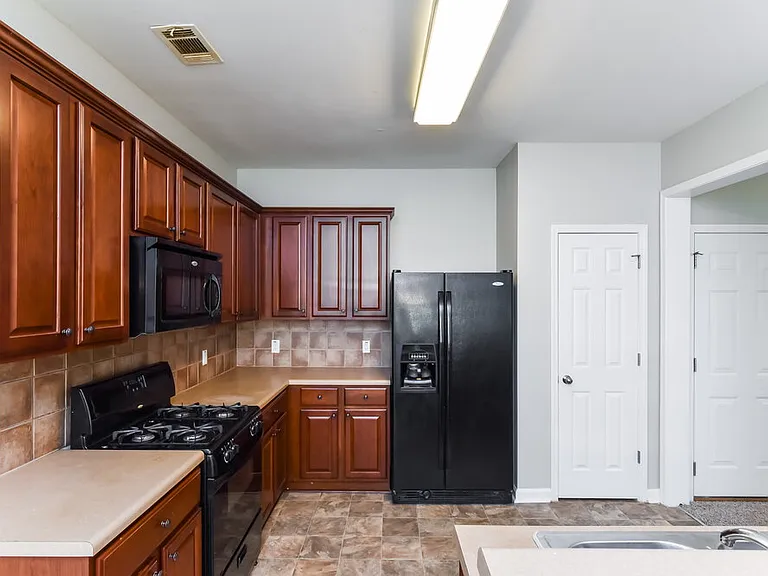 1 Horseshoe Ln — Photo 8