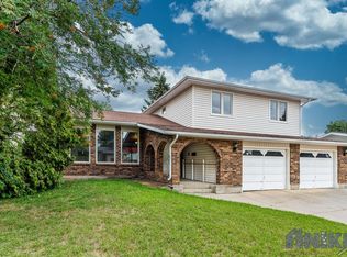 243 Willoughby Cres, Saskatoon, SK S7H4W6