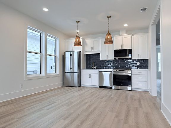 3rd image of 262 Dockside Dr