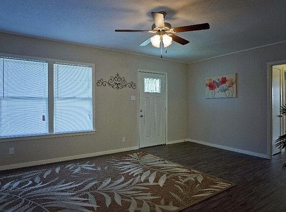 3rd image of 2001 E Crestwood Dr