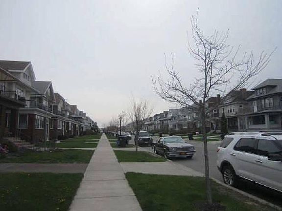 2nd image of 185 Lincoln Blvd