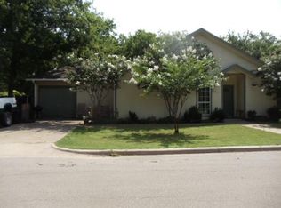 802 N Walnut St, Cleburne, TX 76033