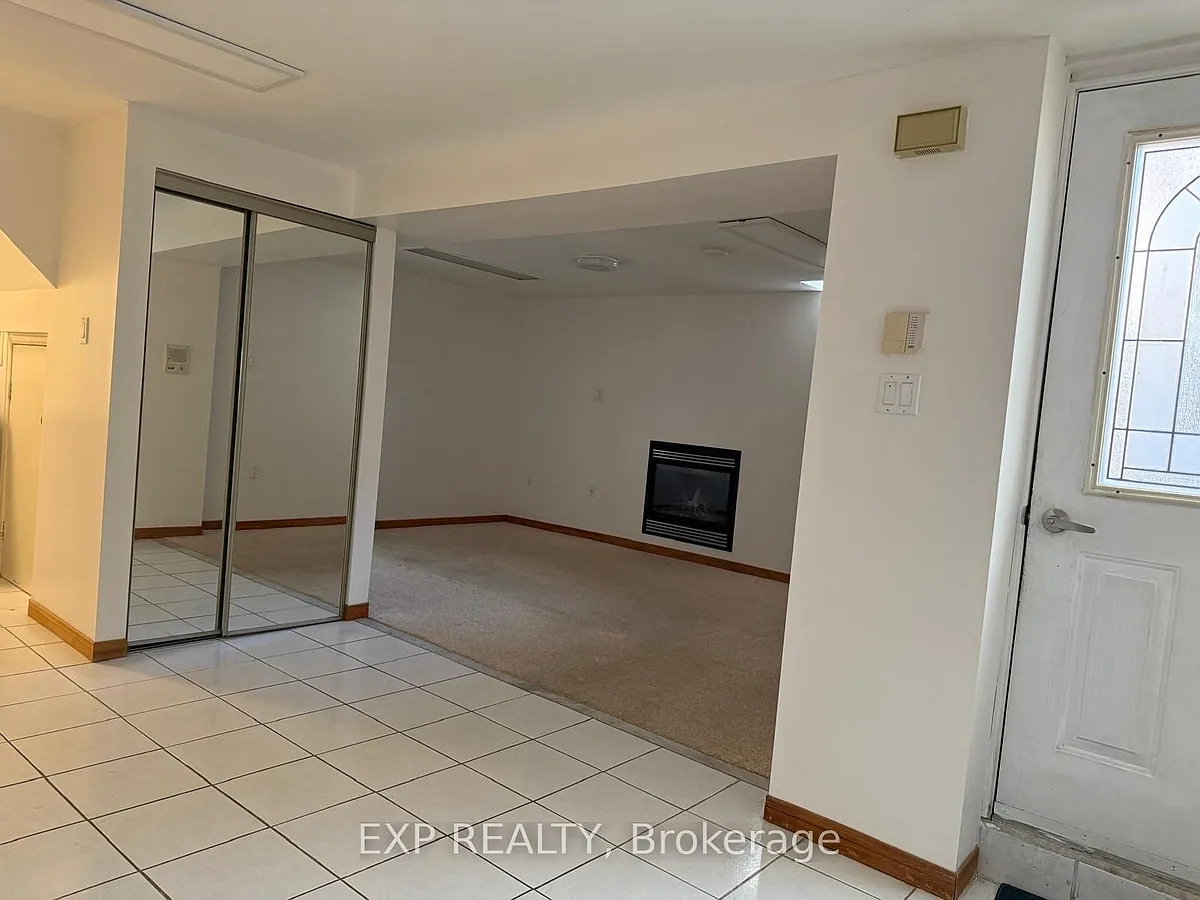 Building Photo - 308 Evergreen Cres #BASEMENT