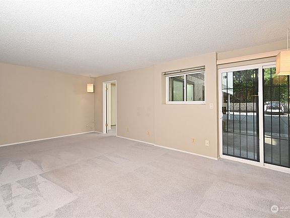 5th image of 11535 Greenwood Avenue N #B01