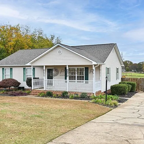 1082 Hampton Rd Photo 1