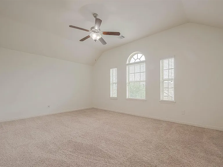 2261 Oak Circle Dr N — Photo 33