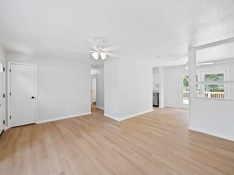 11413 Deham Dr — Photo 5