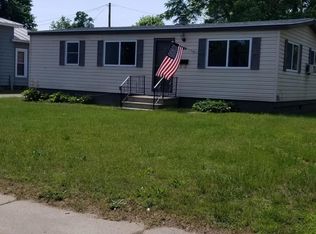 920 N Hudson St, Lowell, MI 49331