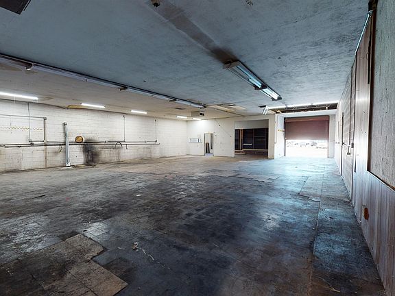 4th image of 3390 S Market St #3390