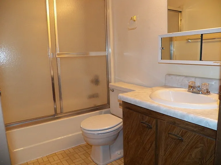 1008 Bridgit Ct SE — Photo 8
