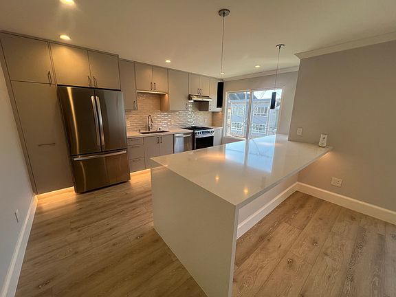 3rd image of 166 10th Ave APT 3