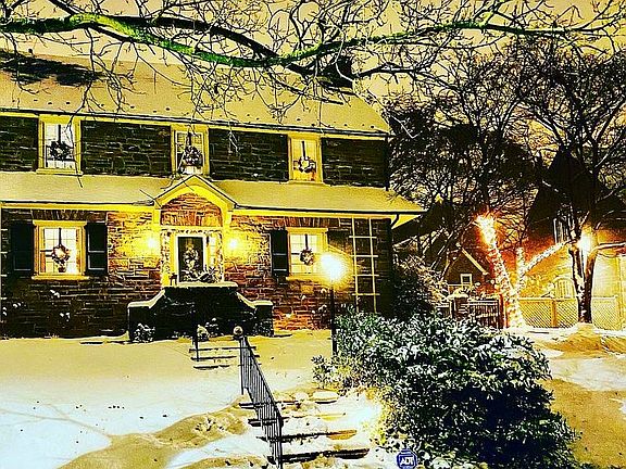 3rd image of 502 Woodbrook Ln