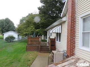 106 N Hayes Rd, Easton, IL 62633