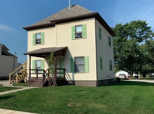 1430 9th St, Charleston, IL 61920