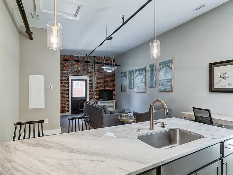 1523 W Cary St #1 — Photo 4