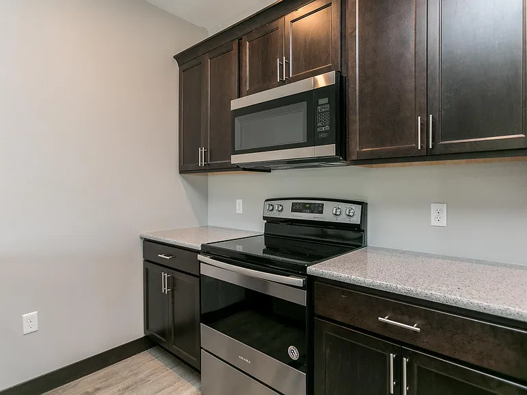 1420 1st Ave NE #301 — Photo 4