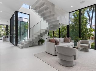 (Undisclosed Address), Miami Beach, FL 33140