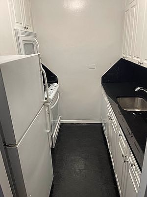 1st image of 30 W 60th St APT 2T
