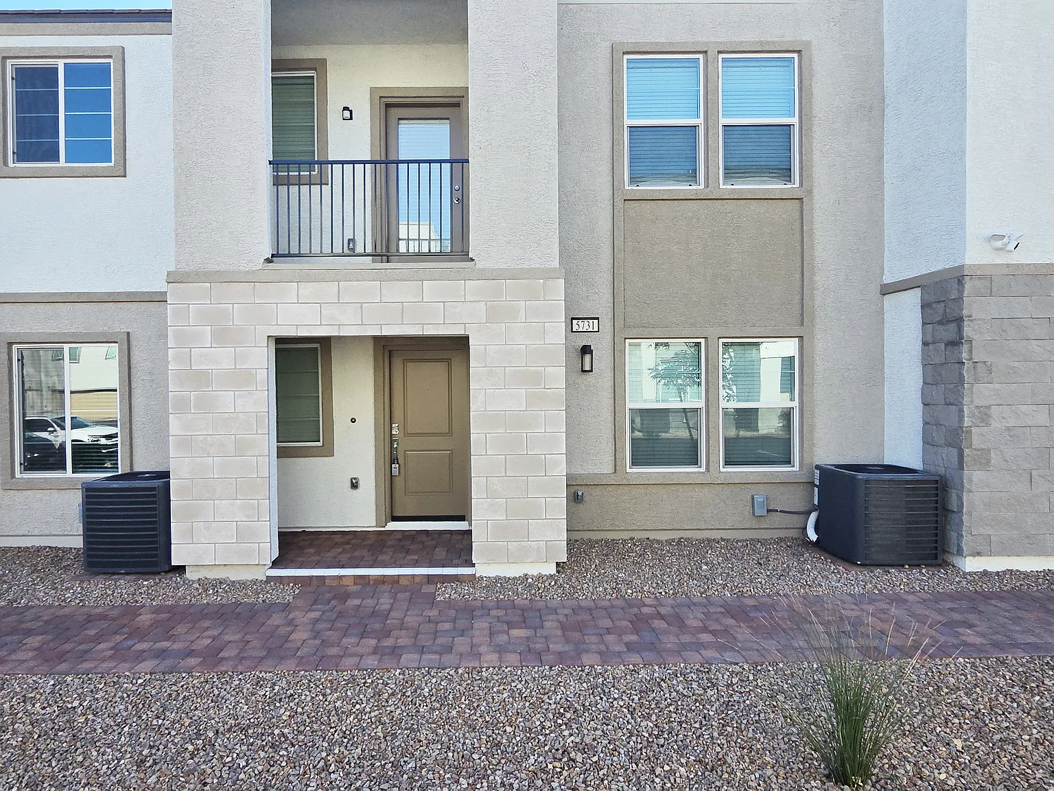 4 bed, 3.5 bath, 2044 sqft, $2,595 — Photo 1