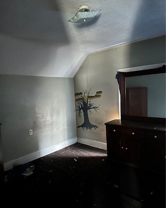 2nd image of 258 Malleable St