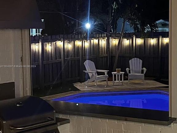 5th image of 1650 SW 27th Ave