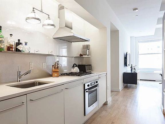 3rd image of 15 Broad St APT 2006