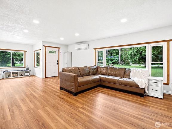 4th image of 1804 36th Avenue NE