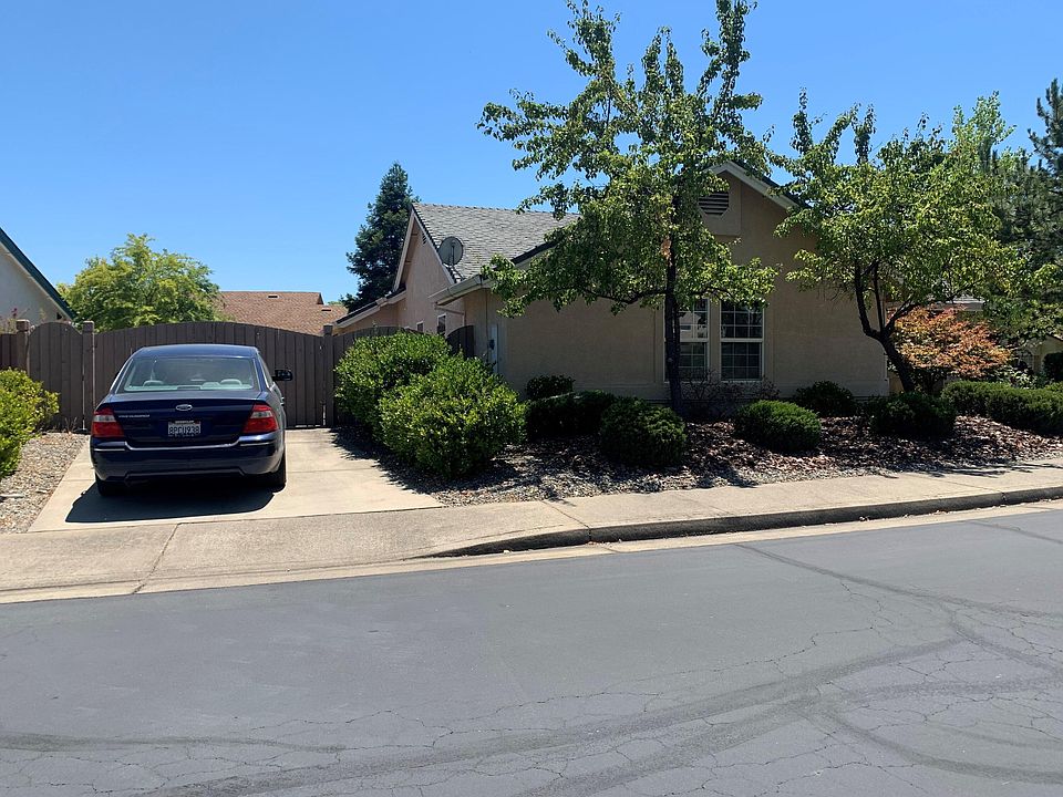 2nd image of 1721 Vineyard Trl