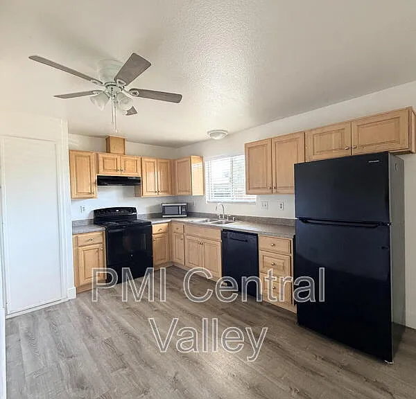 111 N Walnut Ave #1 — Photo 1