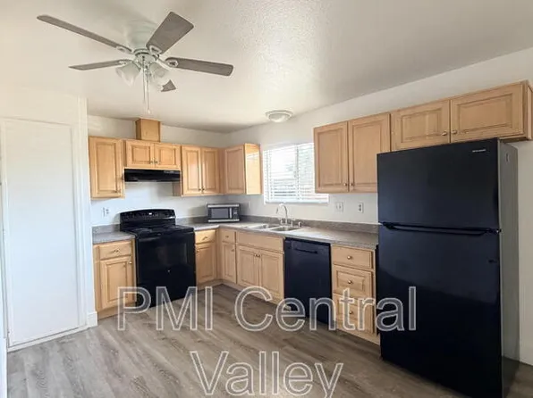 111 N Walnut Ave APT 1, Manteca, CA 95337